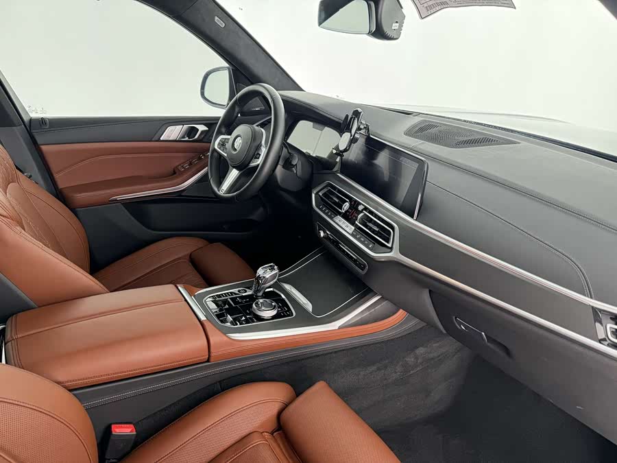 BMW X7 2020 car image #25