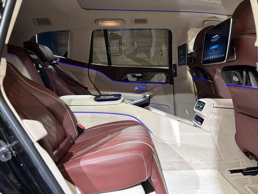 Mercedes-Benz Maybach GLS 2024 صورة سيارة #25