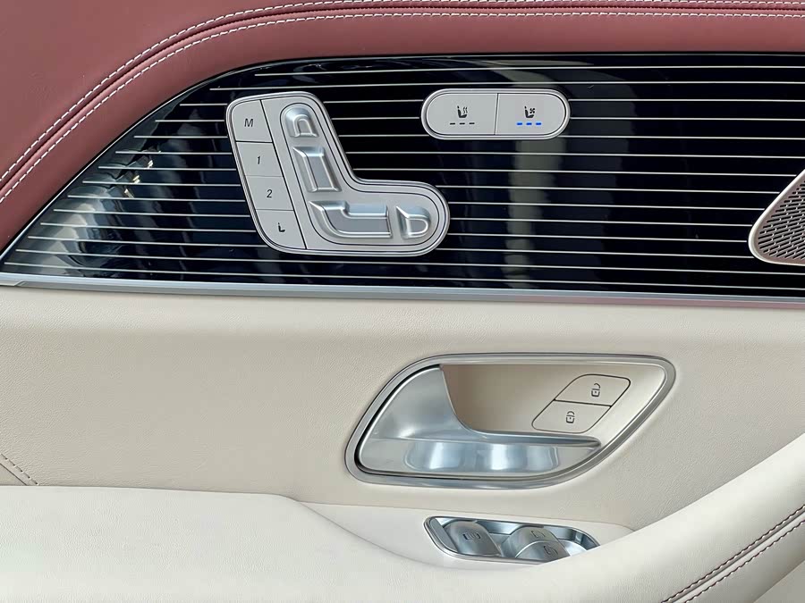 Mercedes-Benz Maybach GLS 2024 صورة سيارة #25