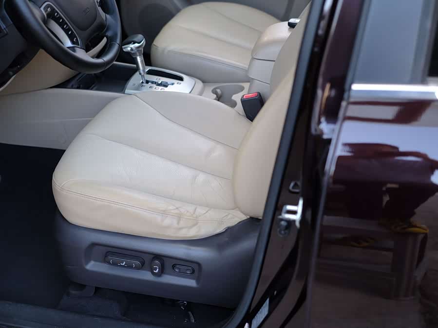 Hyundai Santa Fe Classic 2011 car image #25