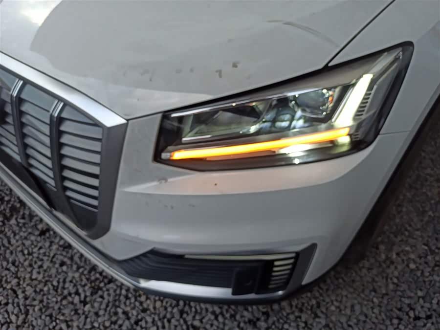 Audi Q2L e-tron 2021 صورة سيارة #25