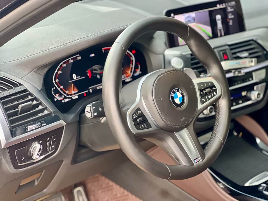 BMW X4 2020 car image #25