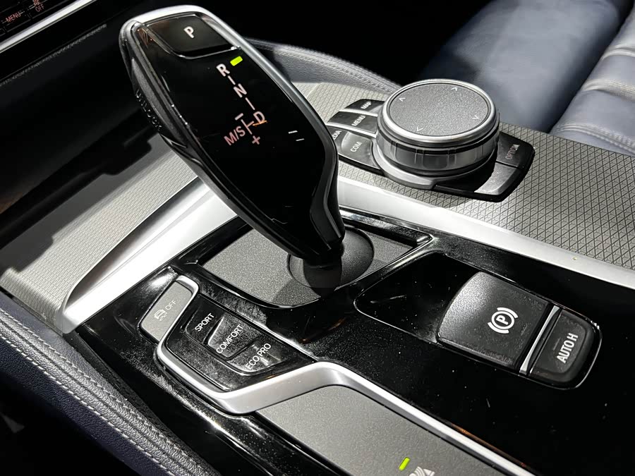 BMW 5 Series (Imported) 2019 #25 BMW 5 Series (Imported) 2019 car image #25