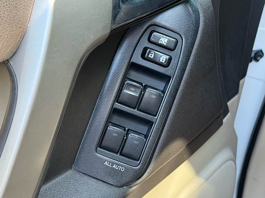 Toyota Land Cruiser Prado 2012 car image #25