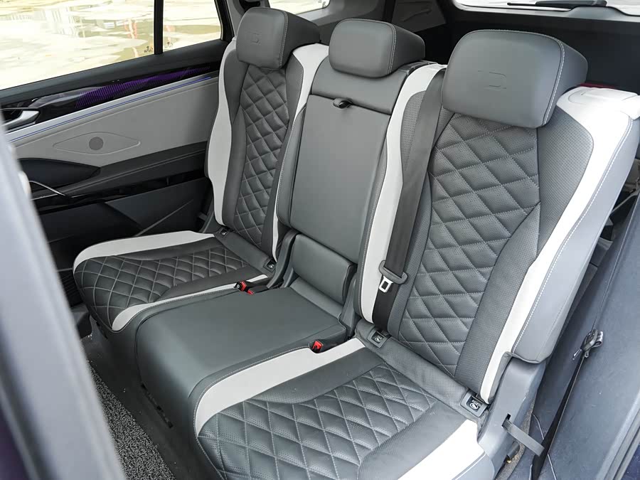 Volkswagen ID.6 Crozz 2023 immagine di auto #25