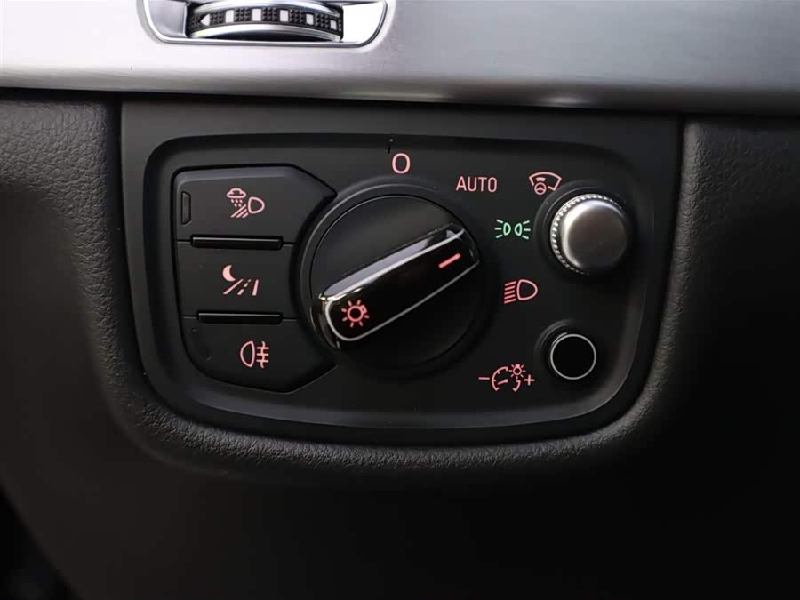 Audi S8 2015 car image #25