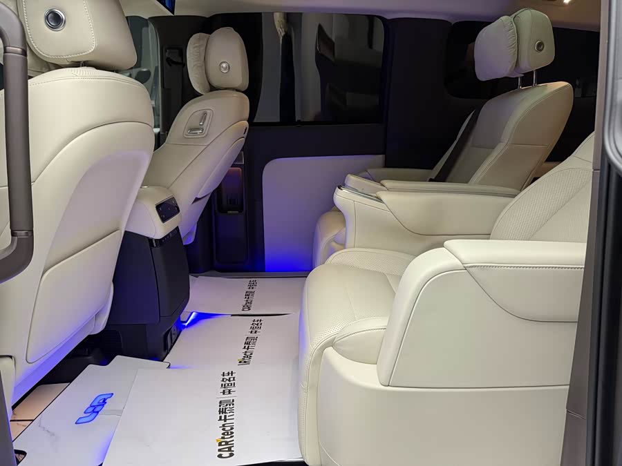 理想汽车 理想MEGA 2025 汽车图片 #25