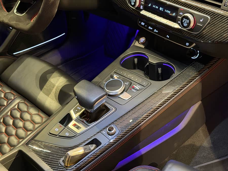 Audi RS 4 2020 car image #25