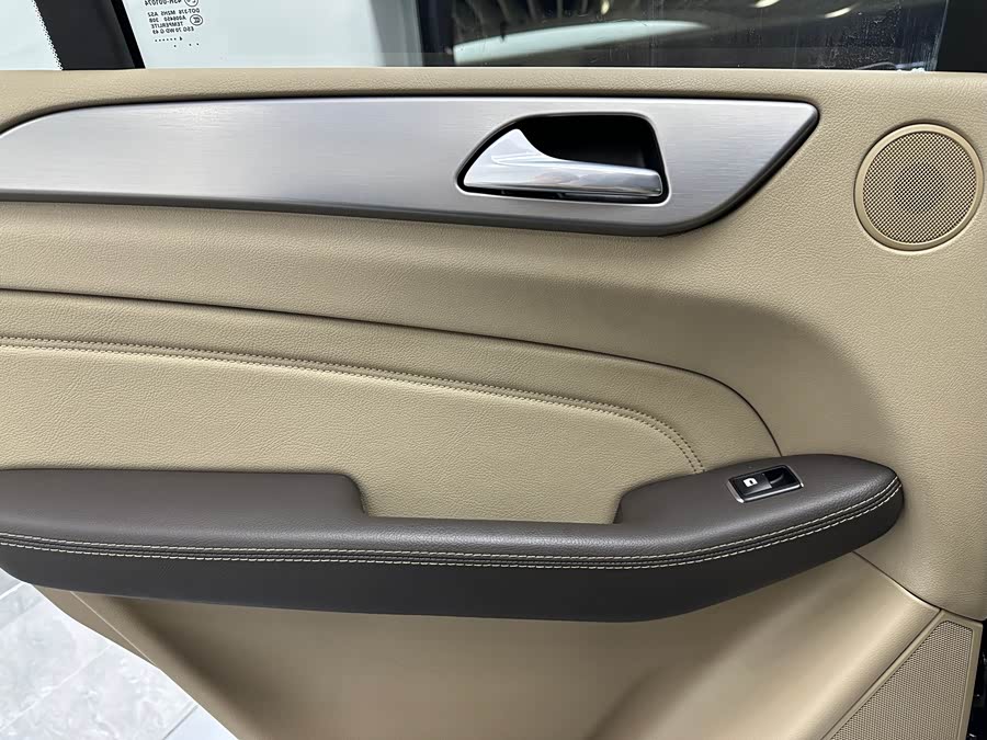 Mercedes-Benz M Class 2015 car image #25