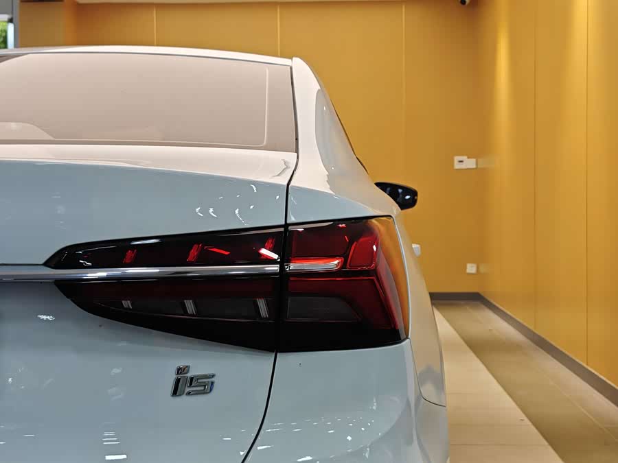 Roewe i5 2023 car image #25