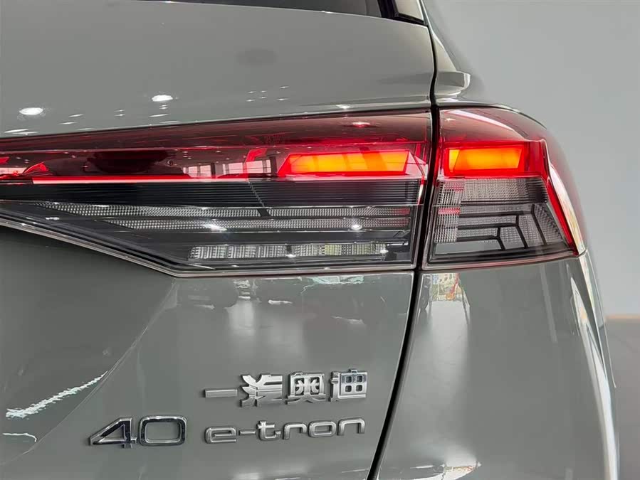 Audi Q4 e-tron 2024 immagine di auto #25