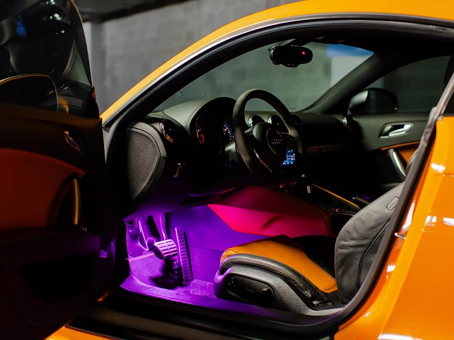 Audi TTS 2011 car image #25