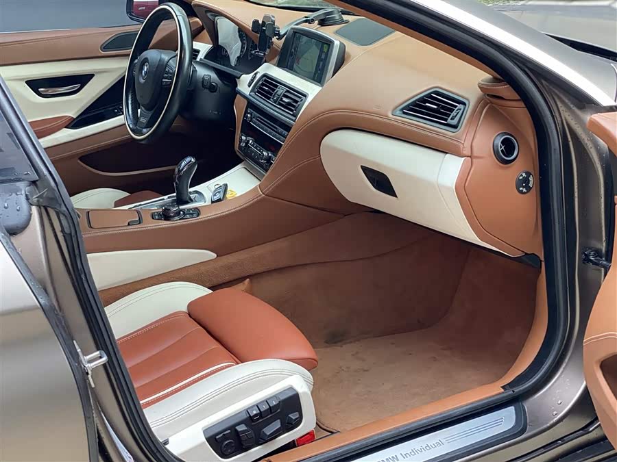 BMW 6 Series 2012 car image #25