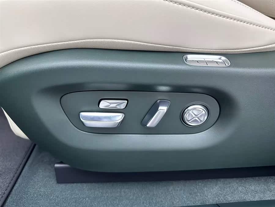 MI YU7 2025 immagine di auto #25