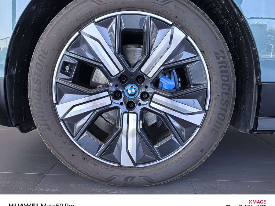 BMW iX M60 2024 car image #25