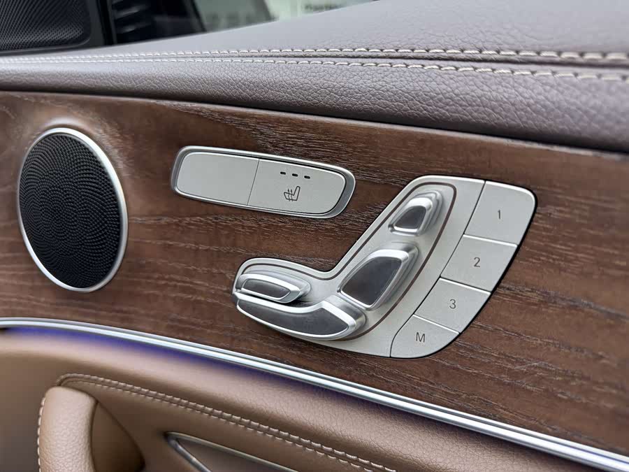 Mercedes-Benz E Class New Energy 2023 car image #25