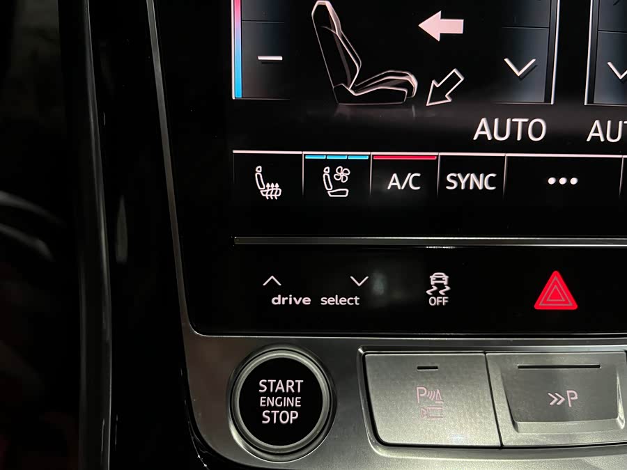 Audi Q8 2023 immagine di auto #25