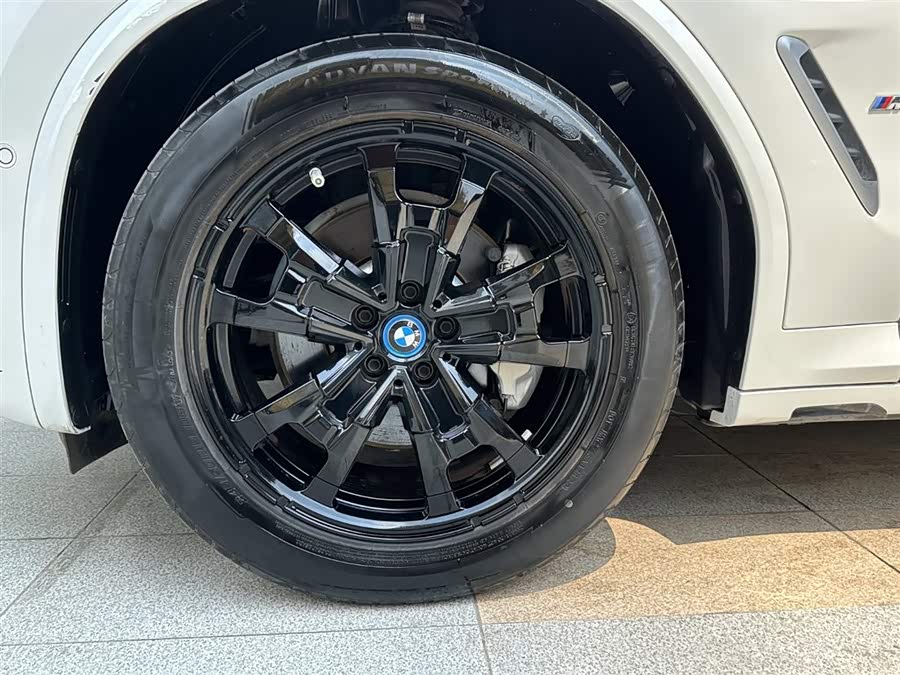 BMW iX3 2024 car image #25