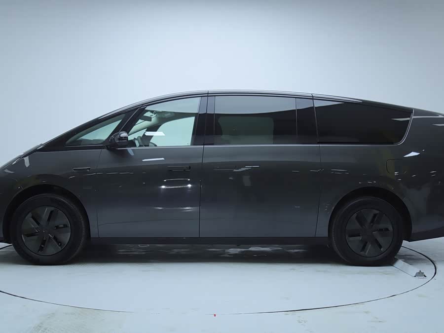 理想汽车 理想MEGA 2024 汽车图片 #25