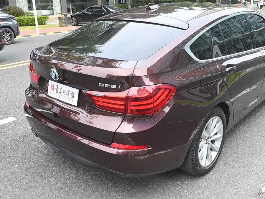 BMW 5 Series GT 2016 #25 BMW 5 Series GT 2016 صورة سيارة #25
