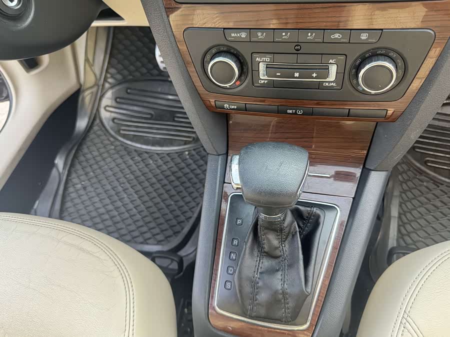 Skoda Octavia 2013 car image #25