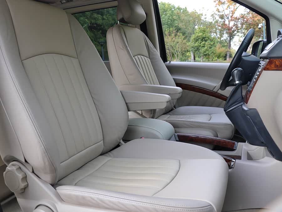 奔驰 唯雅诺 2011 汽车图片 #25