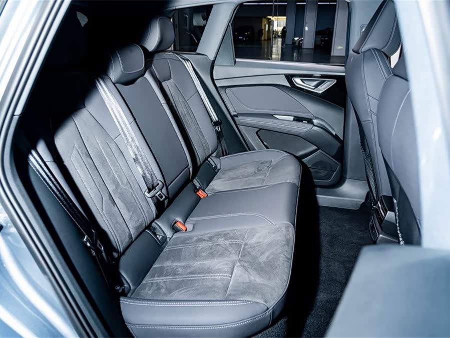 Audi Q4 e-tron 2023 immagine di auto #25