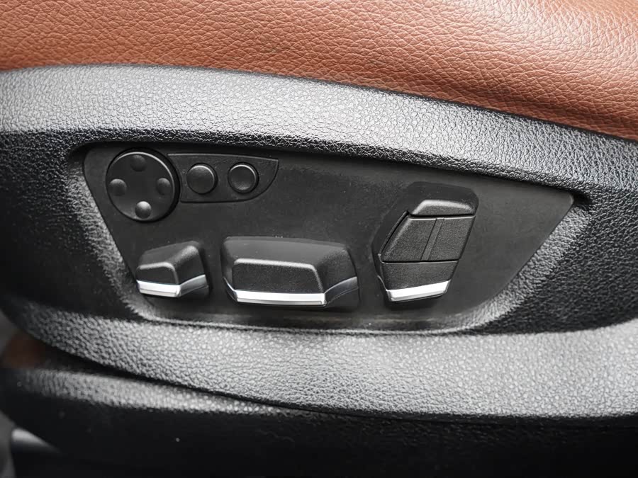 BMW 5 Series GT 2010 immagine di auto #25