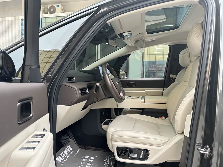 理想汽车 理想MEGA 2024 汽车图片 #25