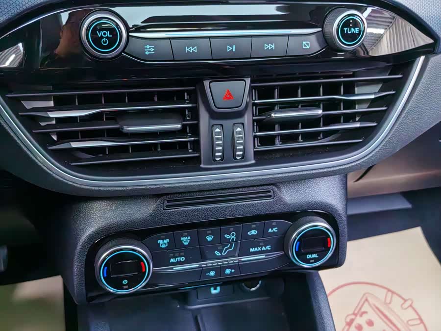 Ford Focus Active 2019 صورة سيارة #25