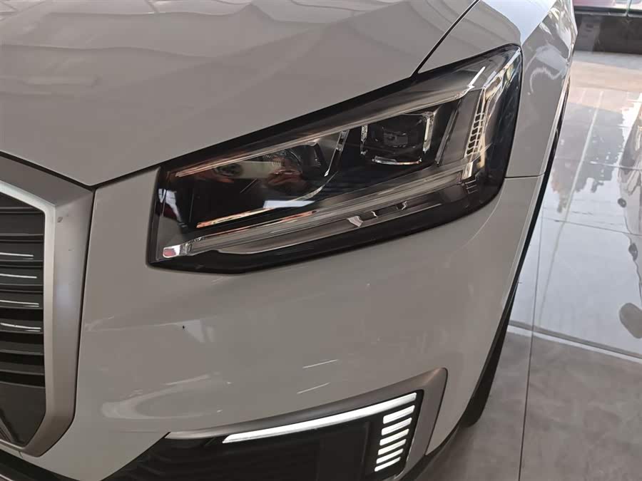 Audi Q2L e-tron 2021 #25 Audi Q2L e-tron 2021 صورة سيارة #25