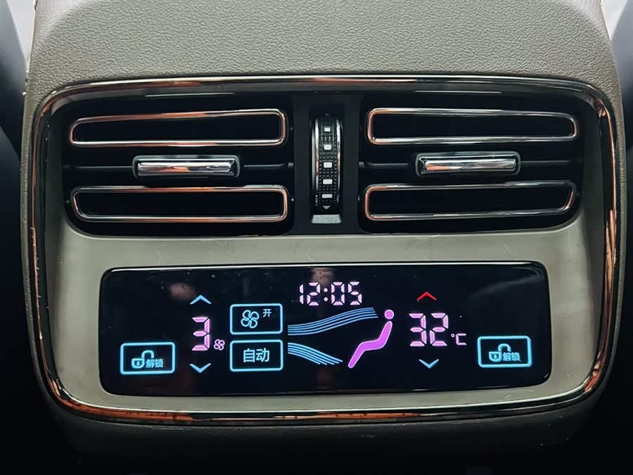 BYD Han 2022 immagine di auto #25