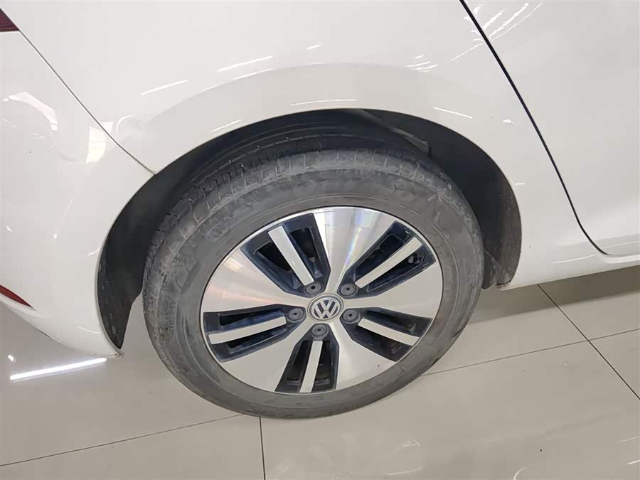 Volkswagen Golf Pure Electric 2021 car image #25