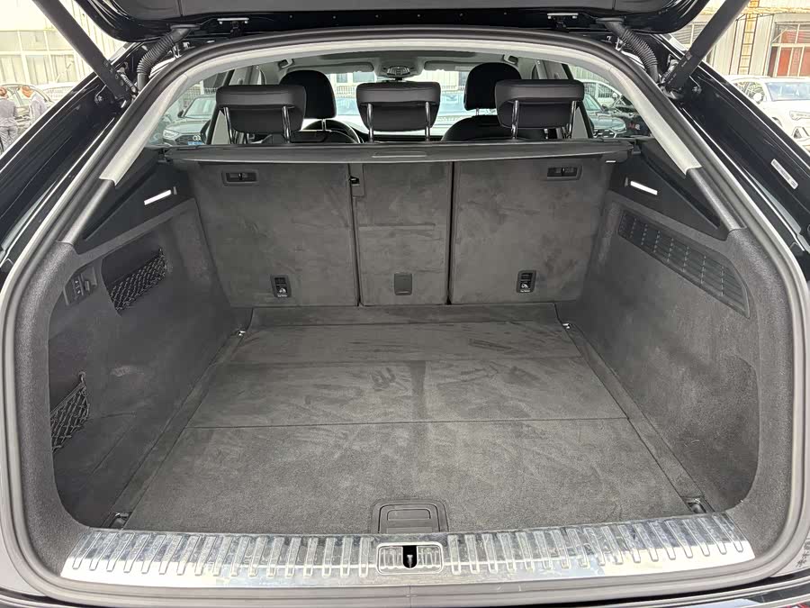 Audi Q8 2022 car image #25