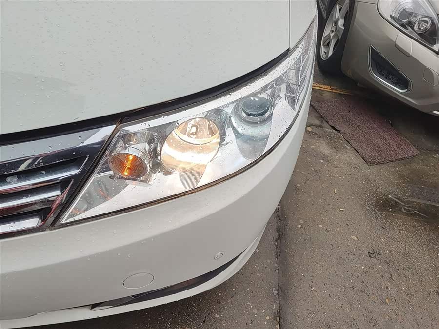 BYD M6 2014 car image #25