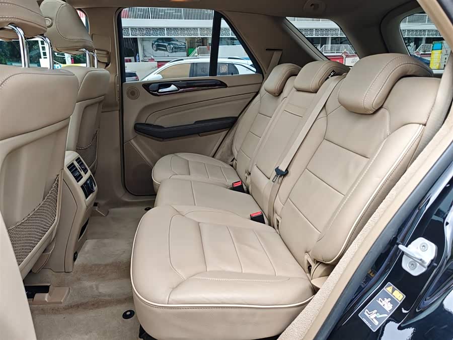 Mercedes-Benz M Class 2012 car image #25