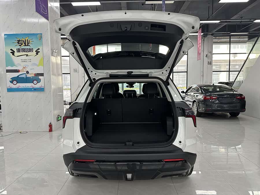 Chevrolet Equinox Plus 2025 car image #25