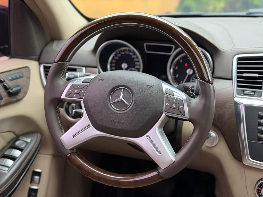 Mercedes-Benz GL Class 2014 immagine di auto #25