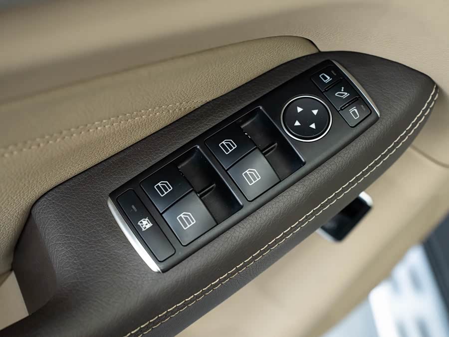 Mercedes-Benz M Class 2014 car image #25