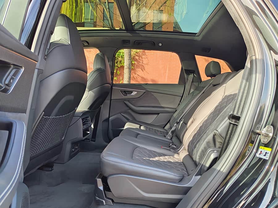 Audi SQ7 2024 изображение автомобиля #25