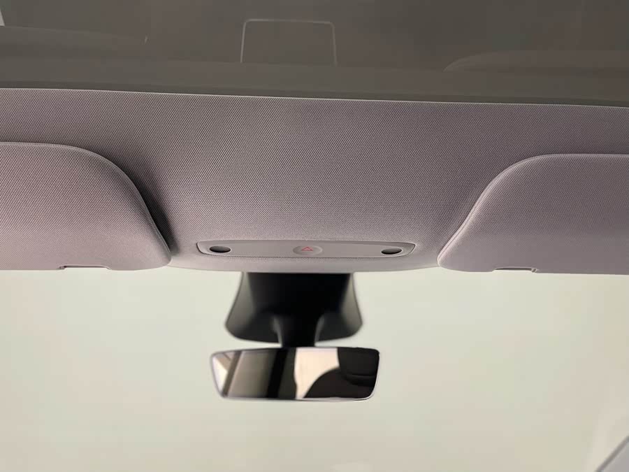 Tesla Model Y 2025 car image #25