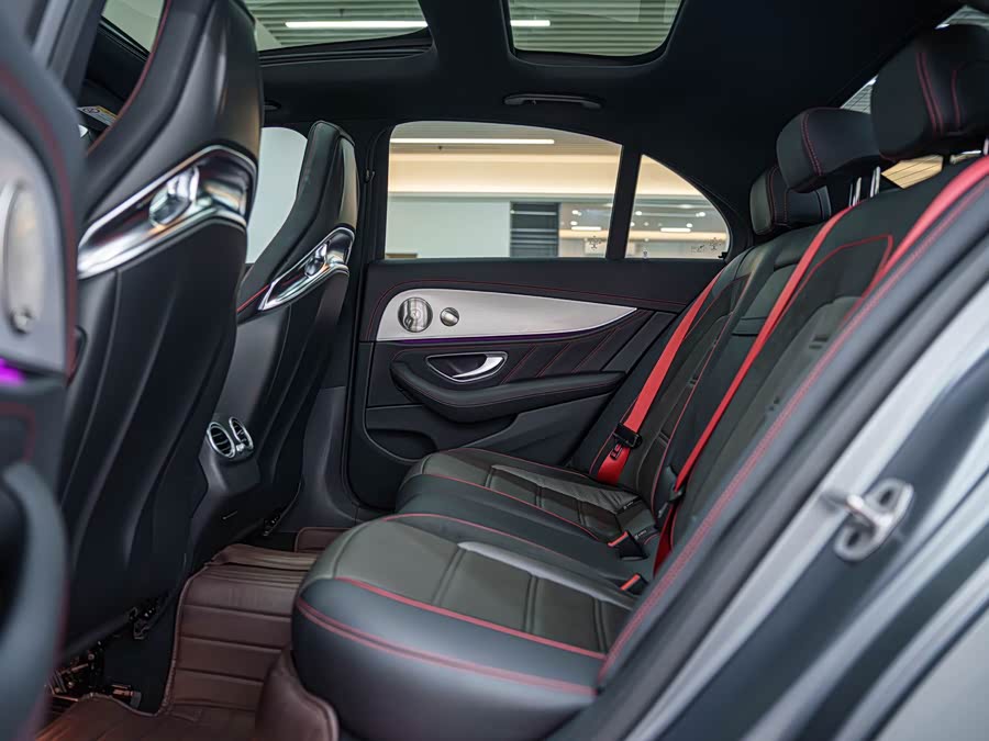 Mercedes-Benz E AMG 2022 صورة سيارة #25