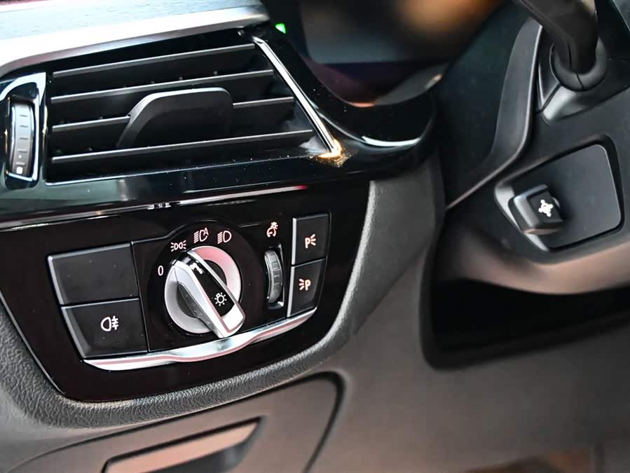 BMW 5 Series New Energy 2022 car image #25