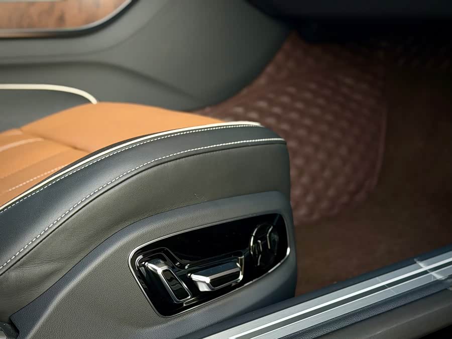 Audi A8 2019 car image #25