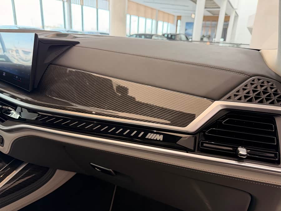 BMW X7 M60i #25 BMW X7 M60i imagen de coche #25