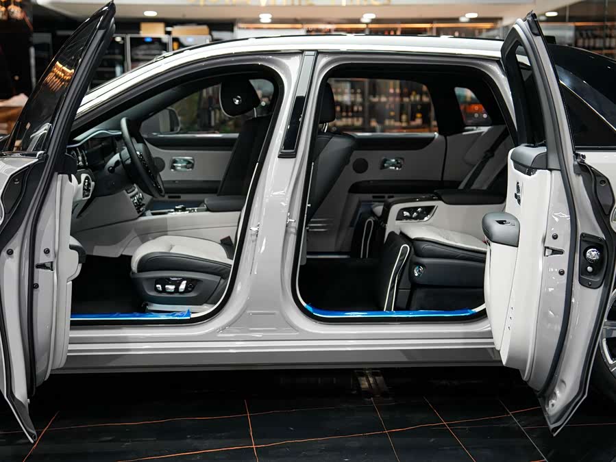 劳斯莱斯 古思特 2023 汽车图片 #25