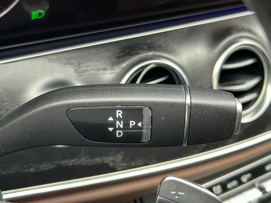 Mercedes-Benz E Class 2019 image de voiture #25