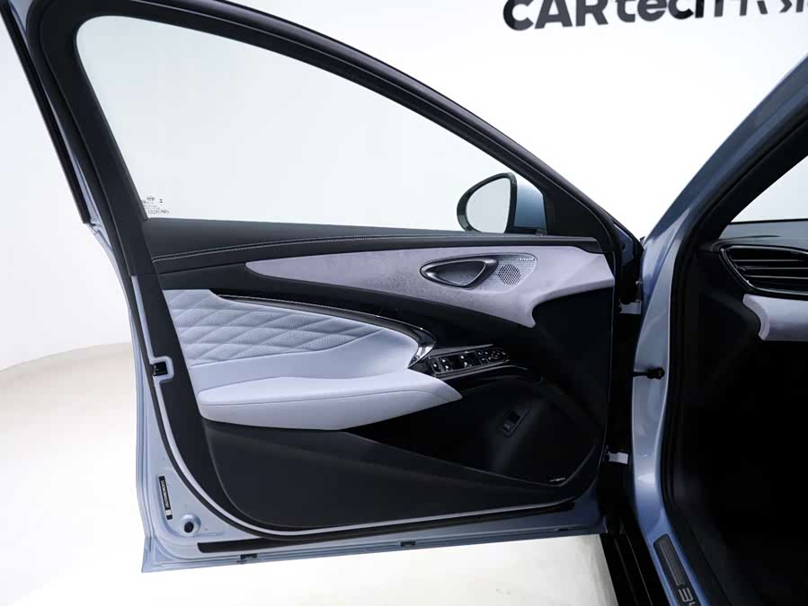 BYD Seal 2022 car image #25