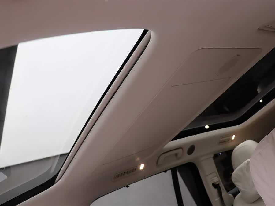 Li i8 2025 image de voiture #25