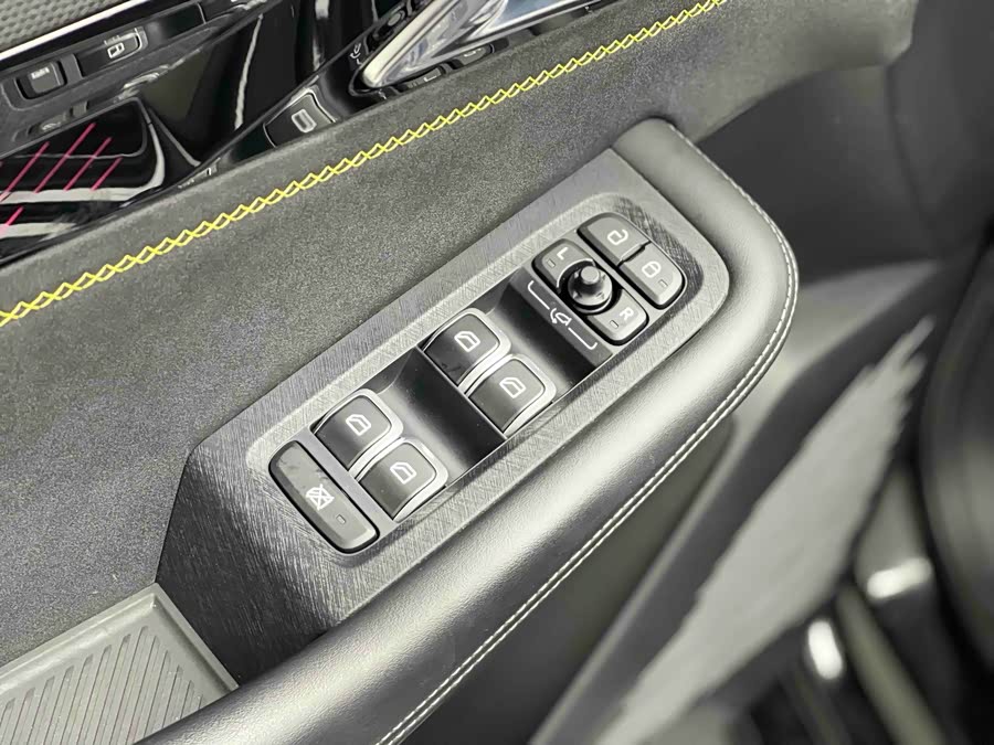 Lynk & Co 03 2022 car image #25